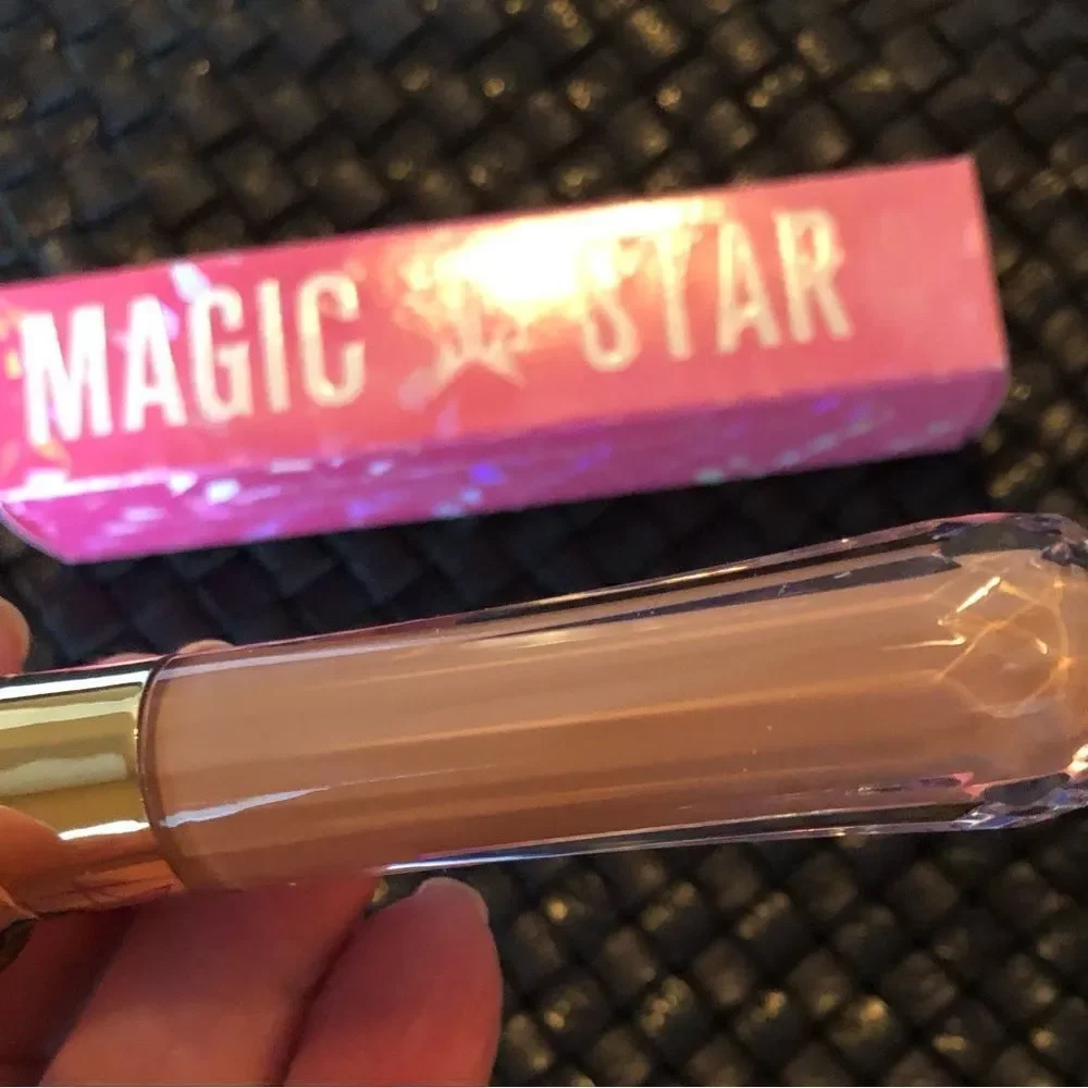 JEFFREE STAR - NWT - Magic Star Concealer in C16.5 (Tan Skin/Peach Undertones)